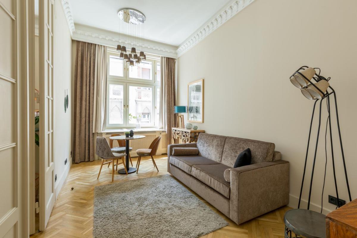 Danube Dream Home In The Absolute Center - Housity