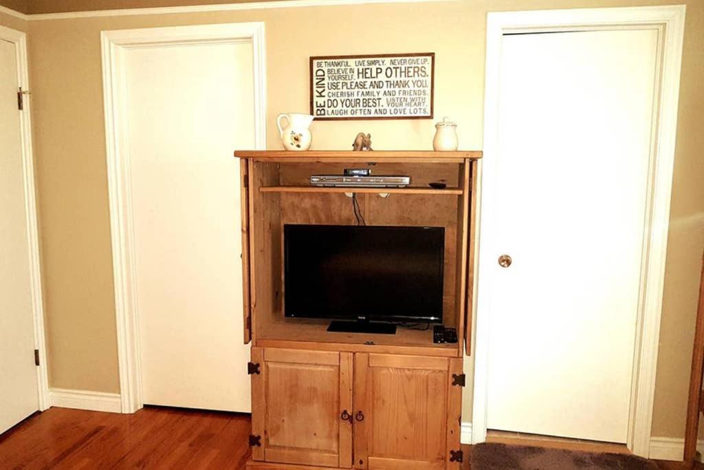 Sarnia Secret - BIG, Private 3 BR/2 BA APT by HWY - Housity