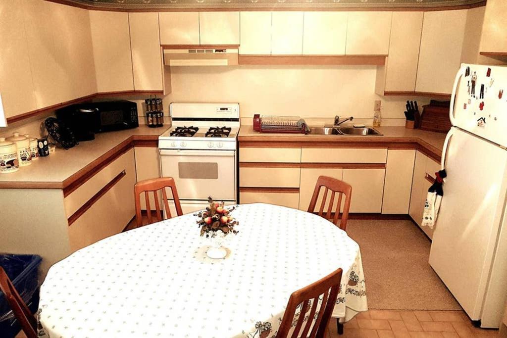 Sarnia Secret - BIG, Private 3 BR/2 BA APT by HWY - Housity