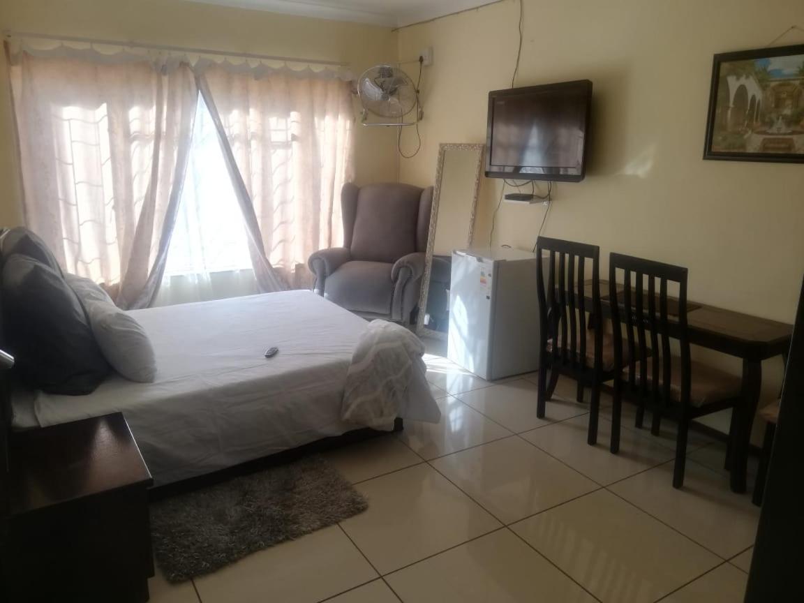 Royal Delight Guest House - Housity