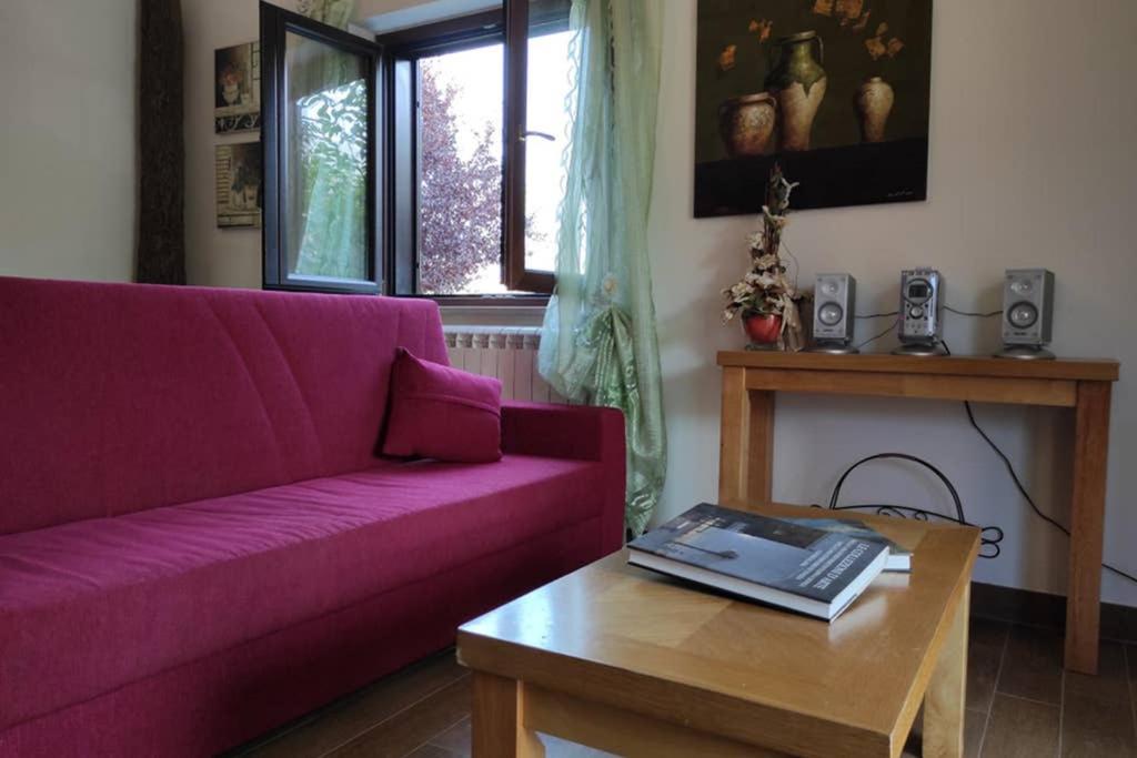 Modern 2 Bed Apartment, Free Parking & Wifi, Sleeps 4 - Housity