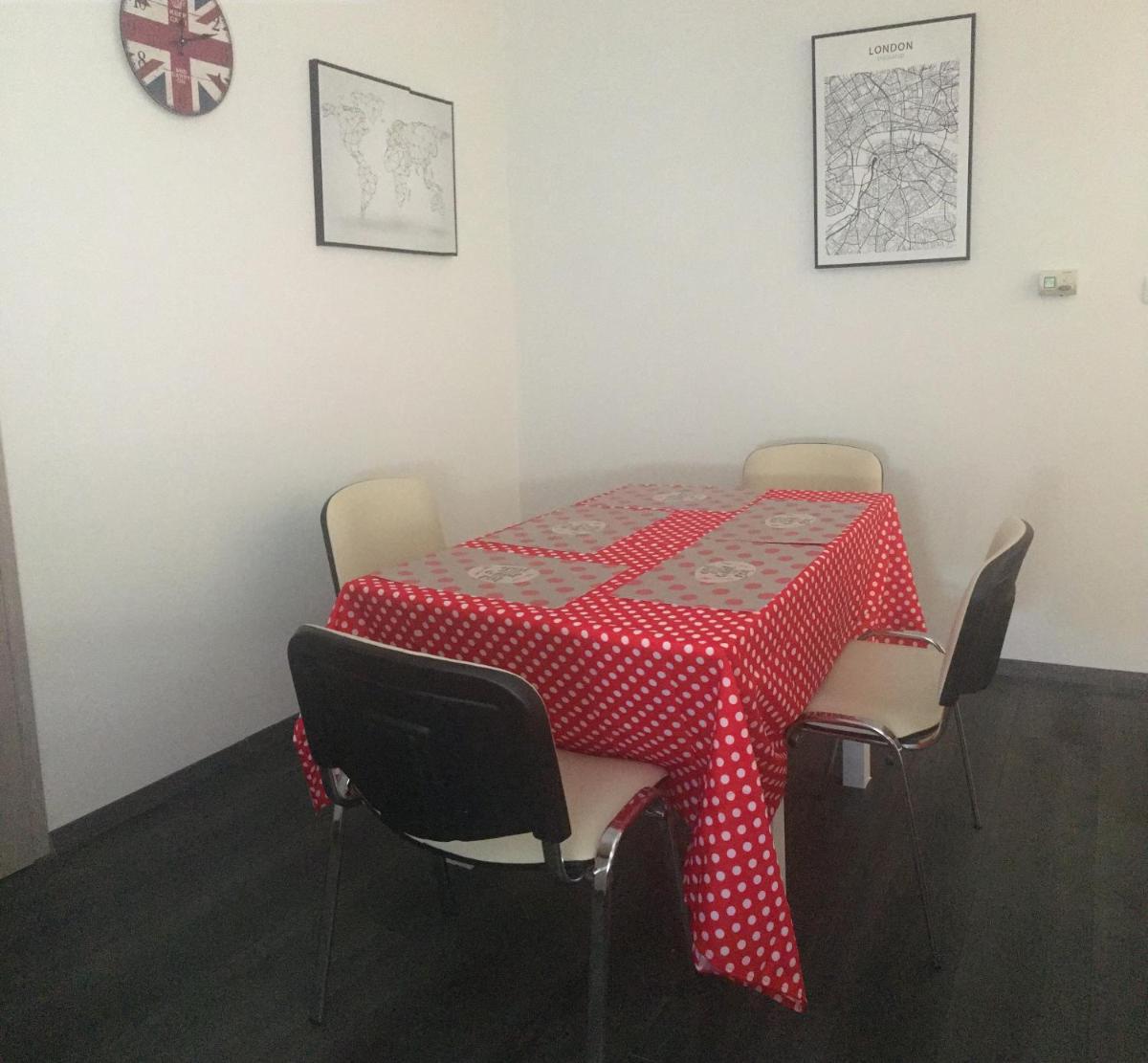 Buckingham Palace Apartman, Debrecen - Housity