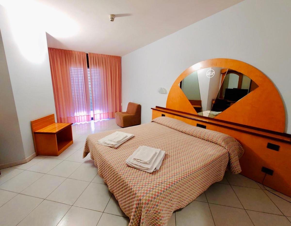 HOTEL SOLARIS - Housity
