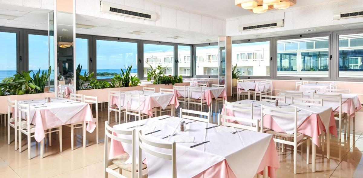 Hotel Delfin Plava Laguna - Housity