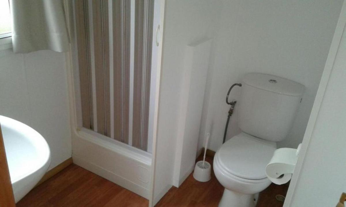 Un baño de Alannia Costa Blanca