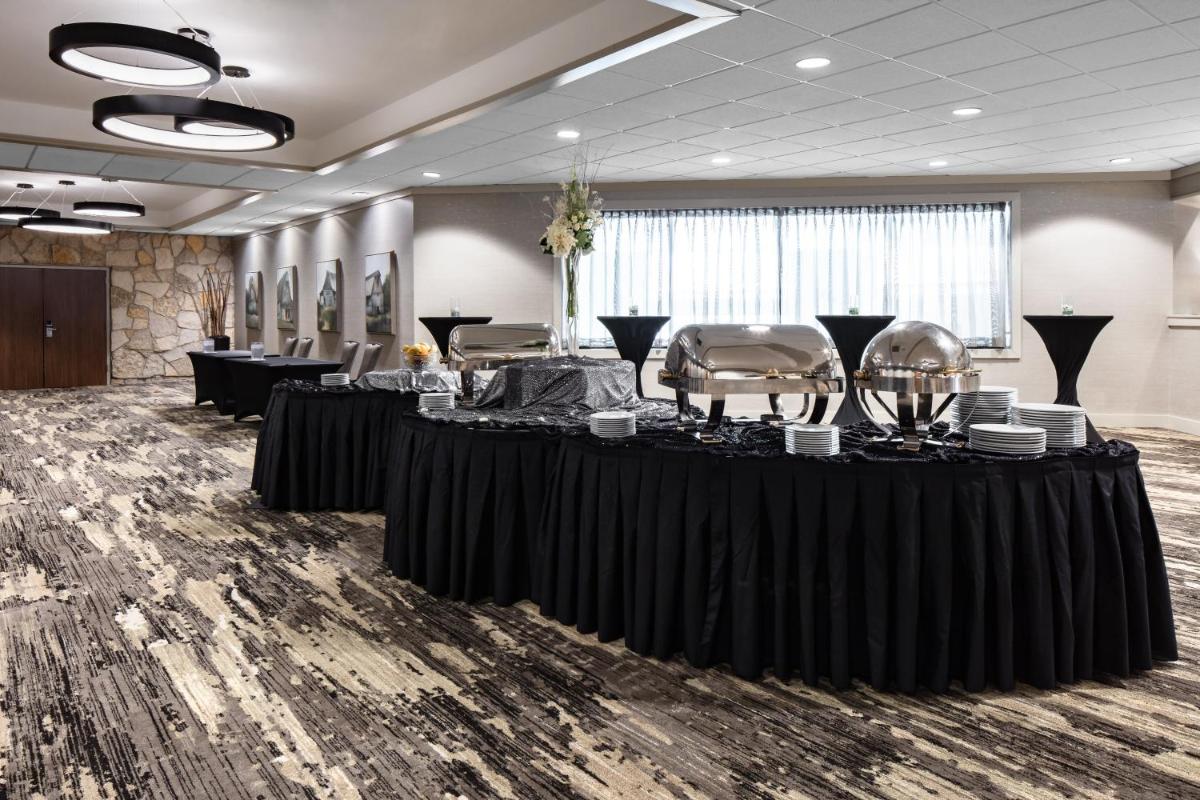 Holiday Inn Hotel & Suites Des Moines-Northwest by IHG - Housity