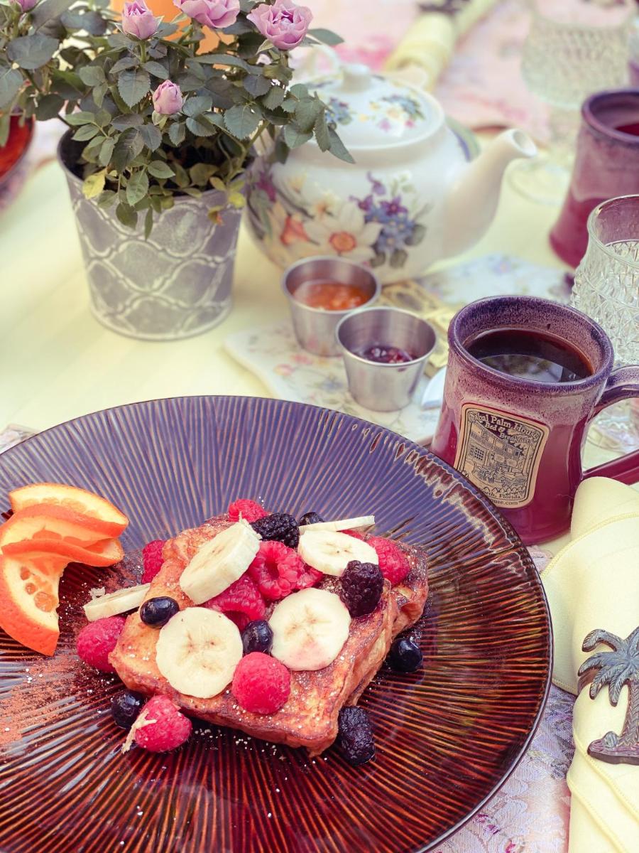 Sabal Palm House Bed and Breakfast - Housity