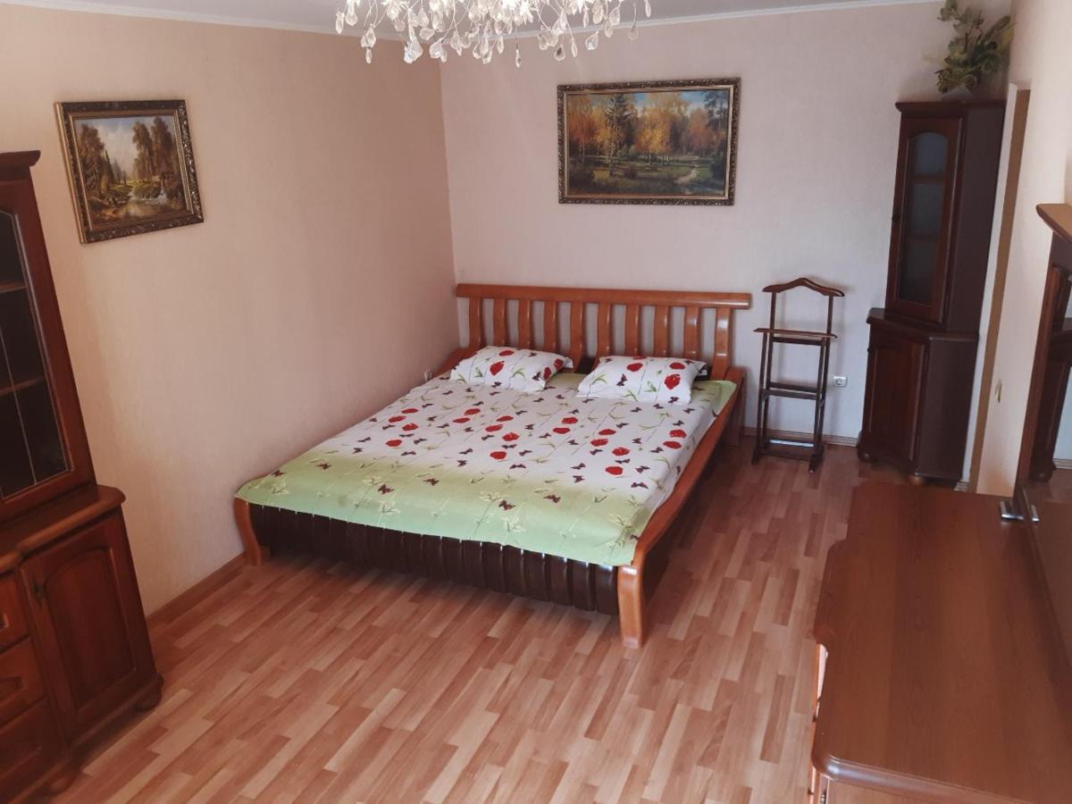 Apartment on Lyali Ratushnoy - Housity