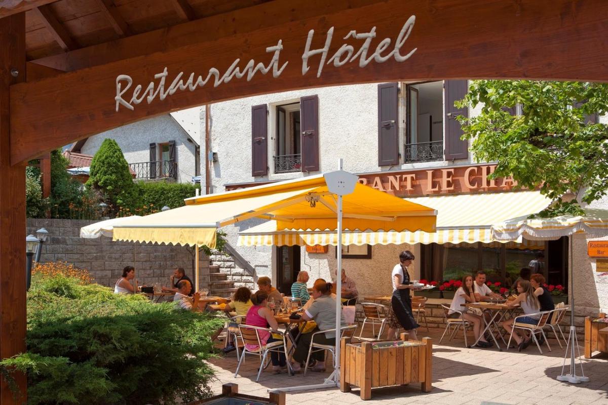 Restaurant ou autre lieu de restauration dans l'établissement Hotel le Chalet