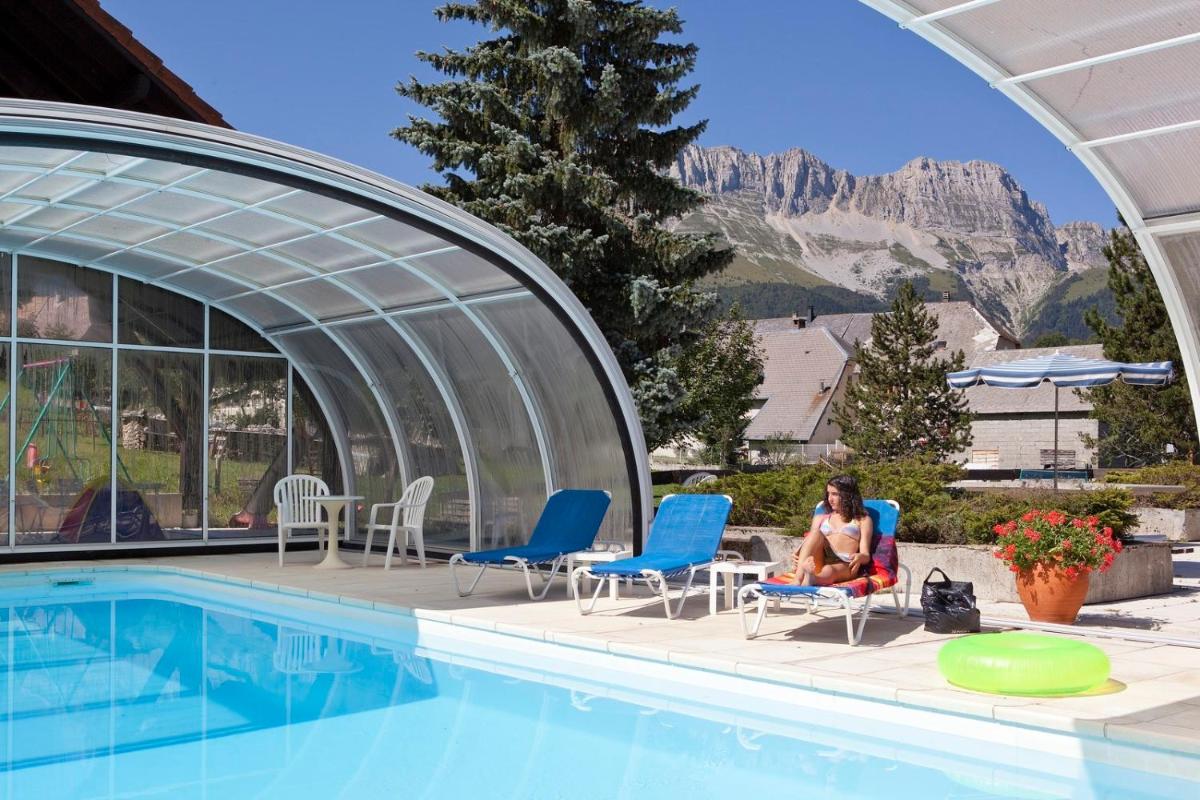Vue générale sur la montagne ou vue sur la montagne depuis l'hôtel
