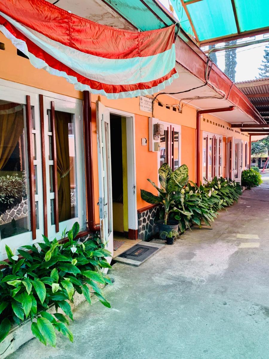 Suitetrails - Hotel Santoso Batu