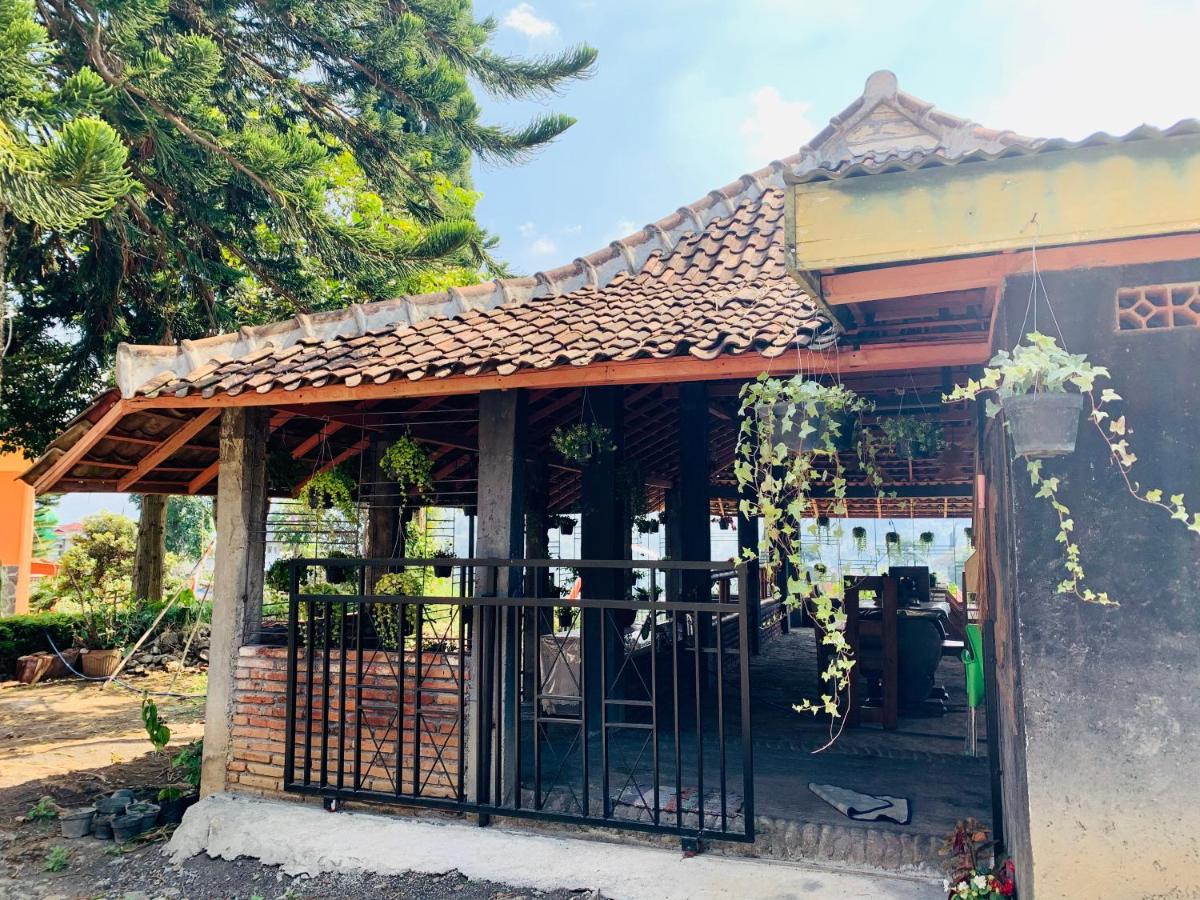 Suitetrails - Hotel Santoso Batu