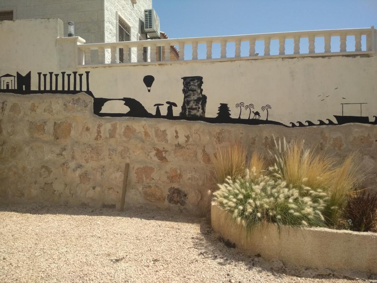 The Little B&B on the Hill - Housity