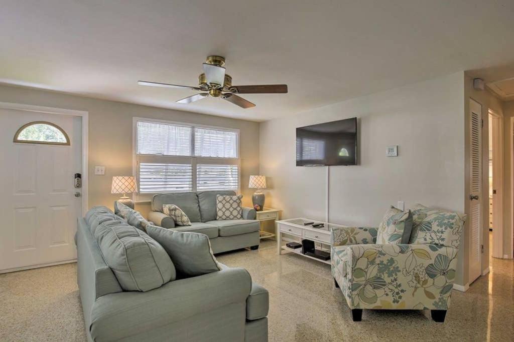 Rita's Cottage by the Beach - Steps to Ocean! - Housity