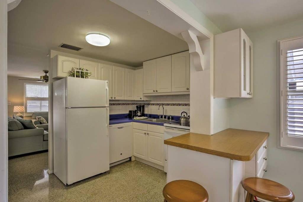 Rita's Cottage by the Beach - Steps to Ocean! - Housity
