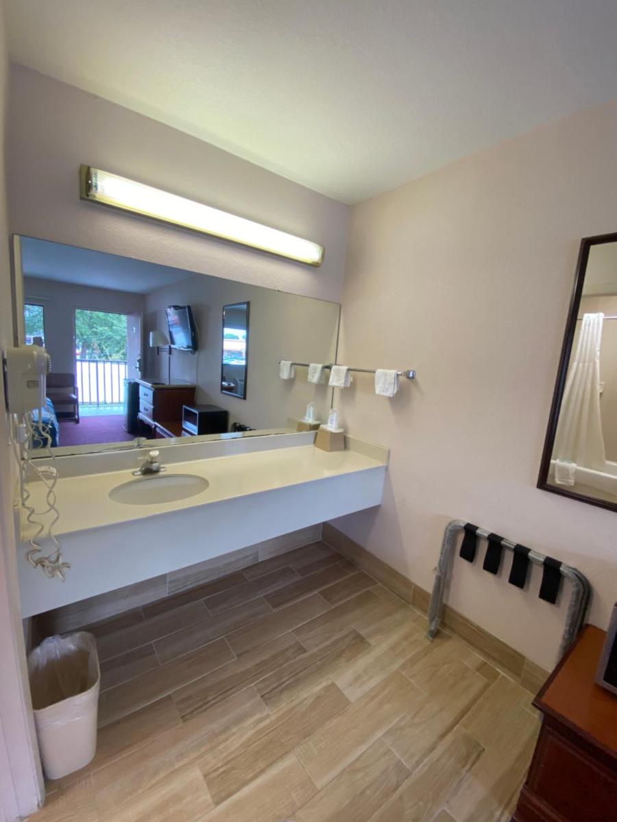 REGENCY INN - Housity