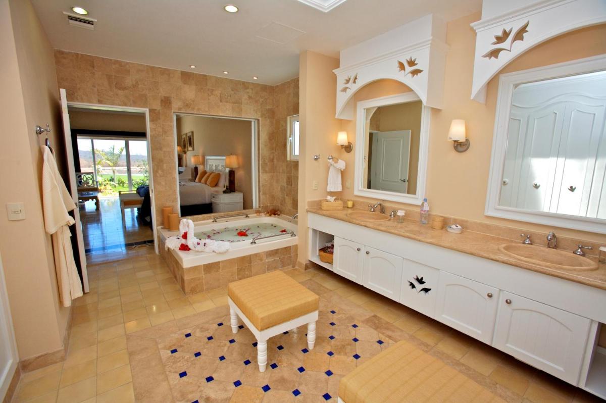 Pueblo Bonito Emerald Luxury Villas & Spa All Inclusive - Hizvo