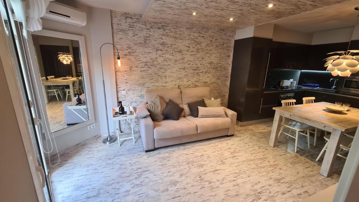 APARTAMENTO 1ª LINEA DE MAR CAMBRILS VILAFORTUNY - Hizvo