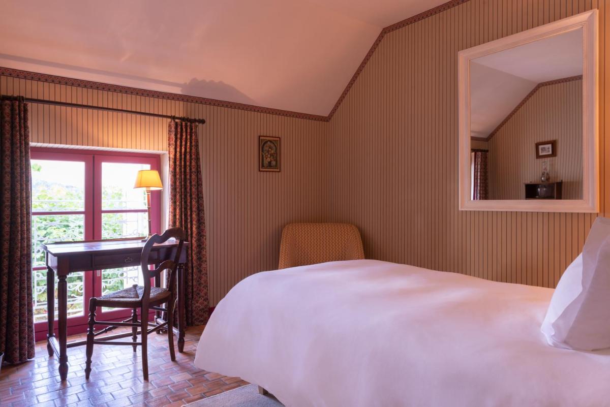 Un ou plusieurs lits dans un hébergement de l'établissement Le Domaine de Mestré, The Originals Relais