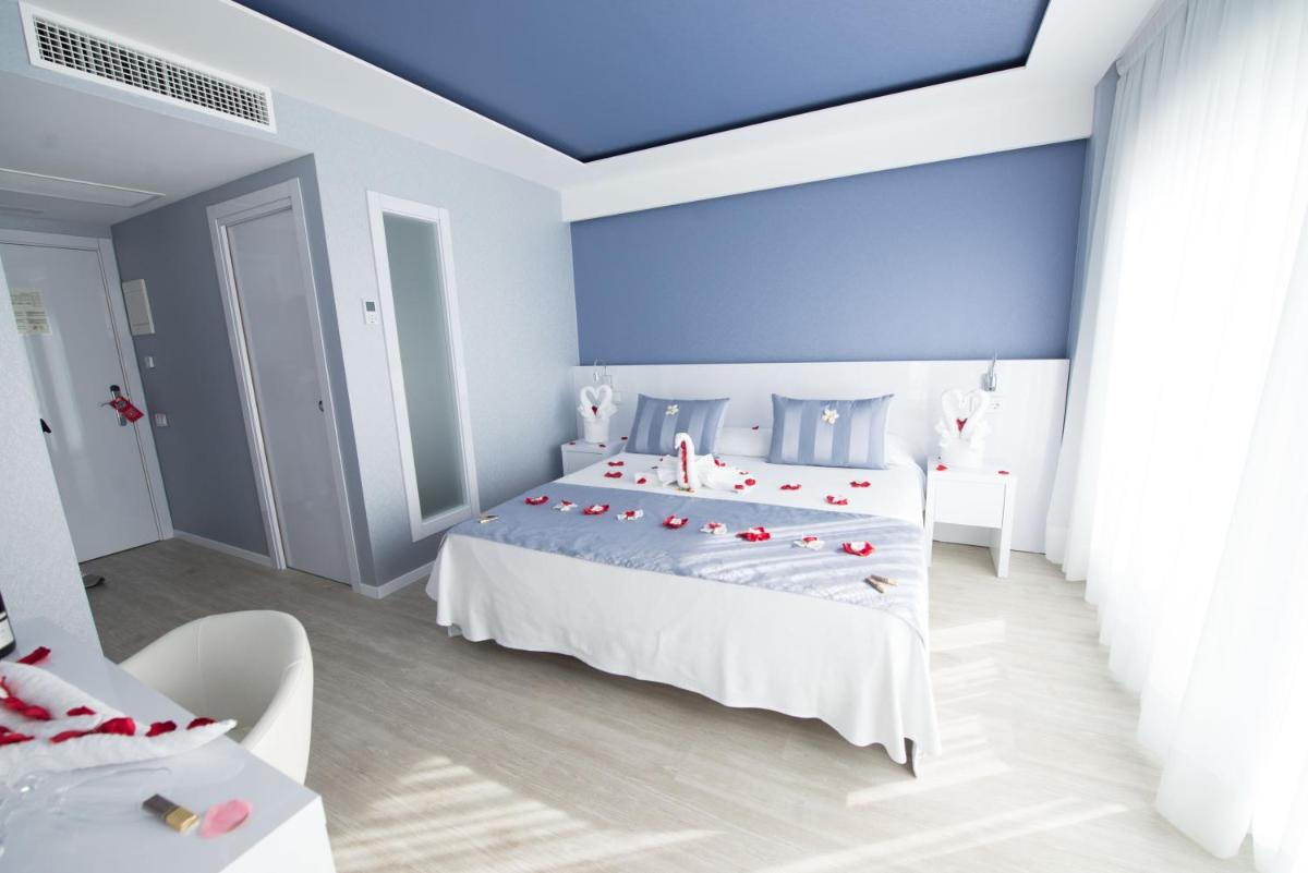 Cama o camas de una habitación en Masd Mediterraneo Hotel Apartamentos Spa