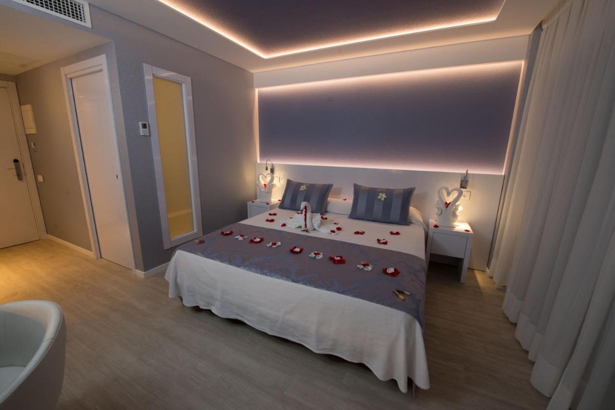 Cama o camas de una habitación en Masd Mediterraneo Hotel Apartamentos Spa