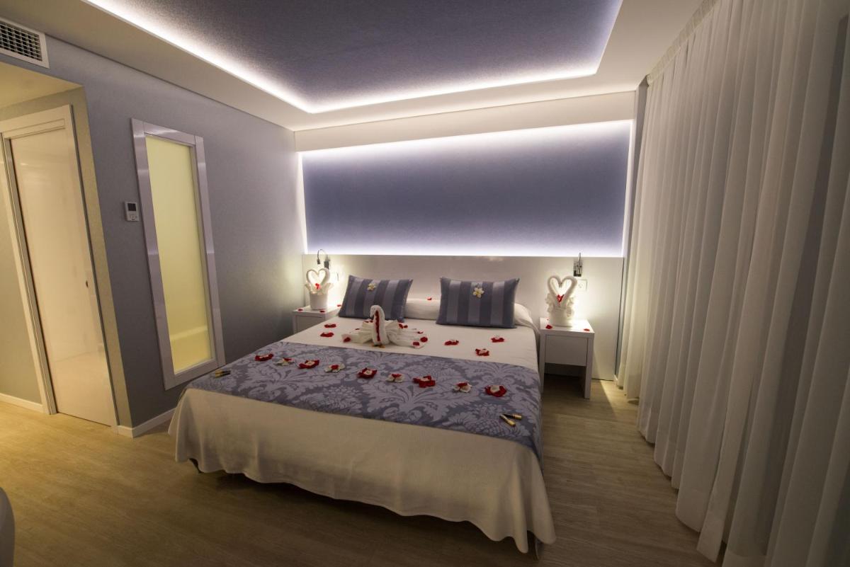 Cama o camas de una habitación en Masd Mediterraneo Hotel Apartamentos Spa