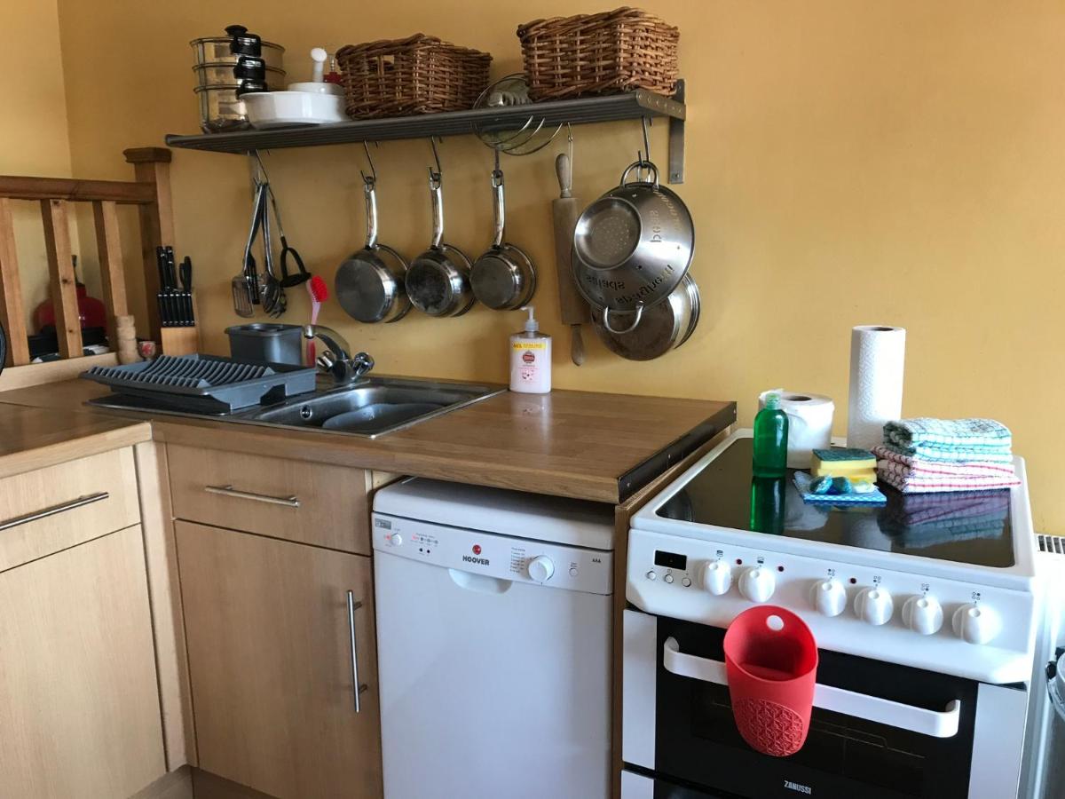 Peacock Cottage, Coity Bach - Housity