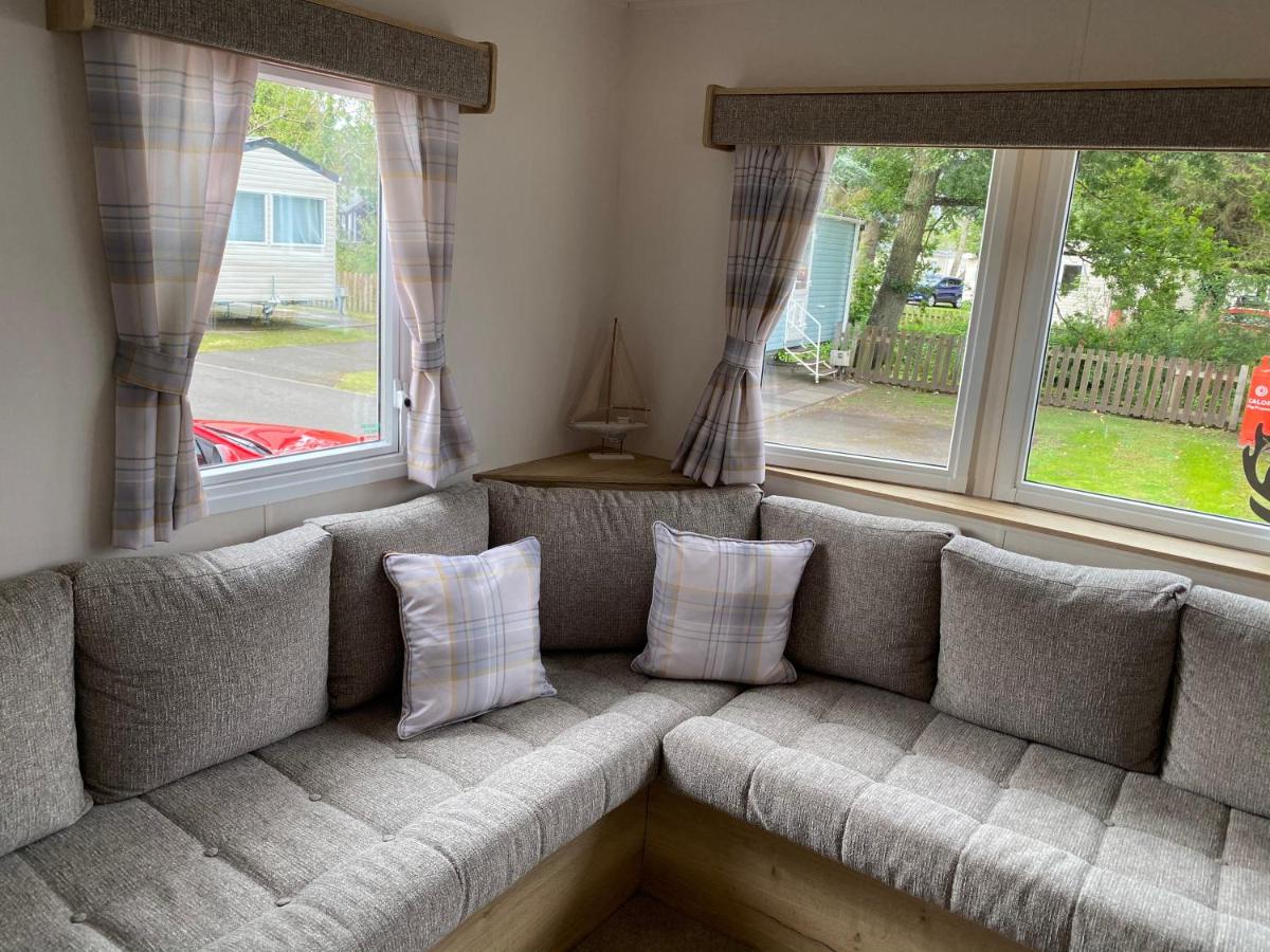 Haggerston Castle 6 Berth Caravan - Riverside 37 - Housity