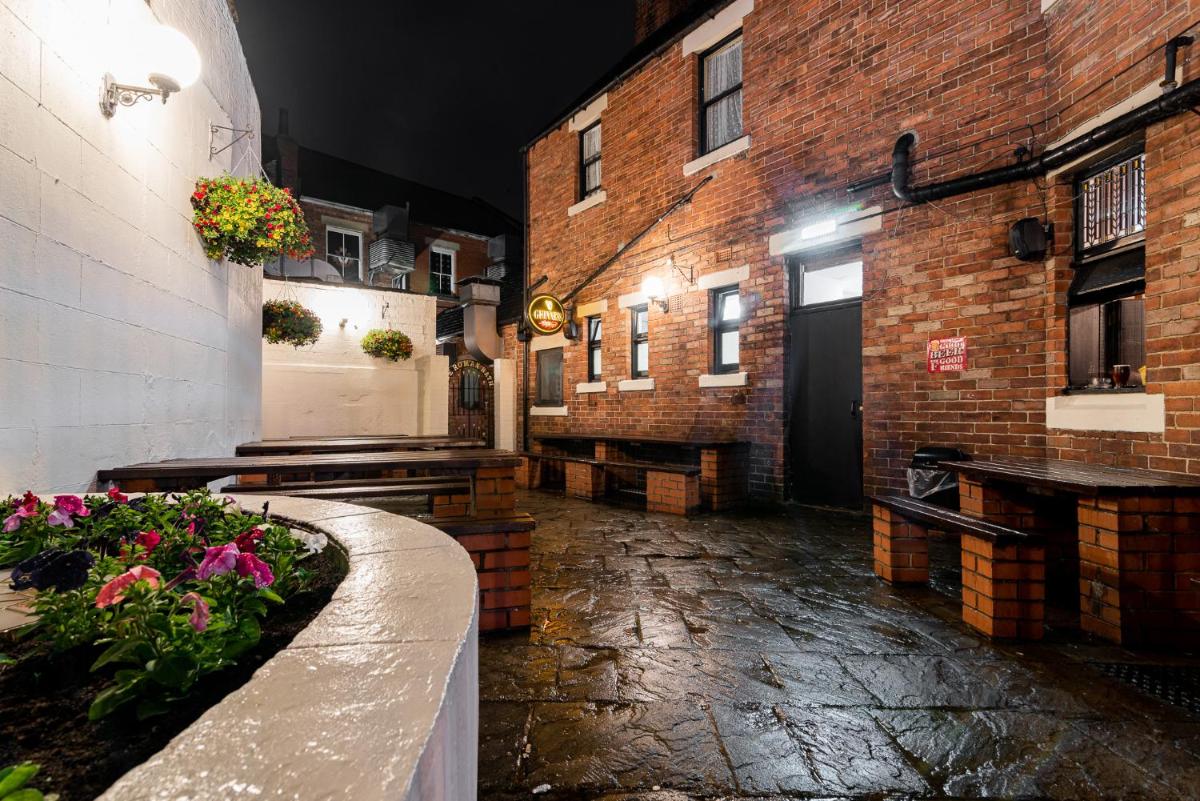 The Roman Bath - Housity