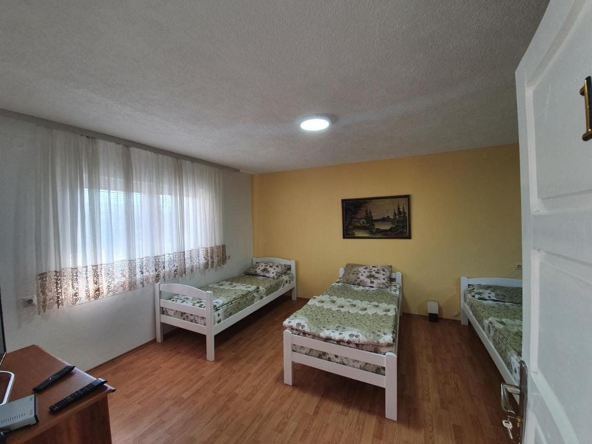 Caričin konak - Housity