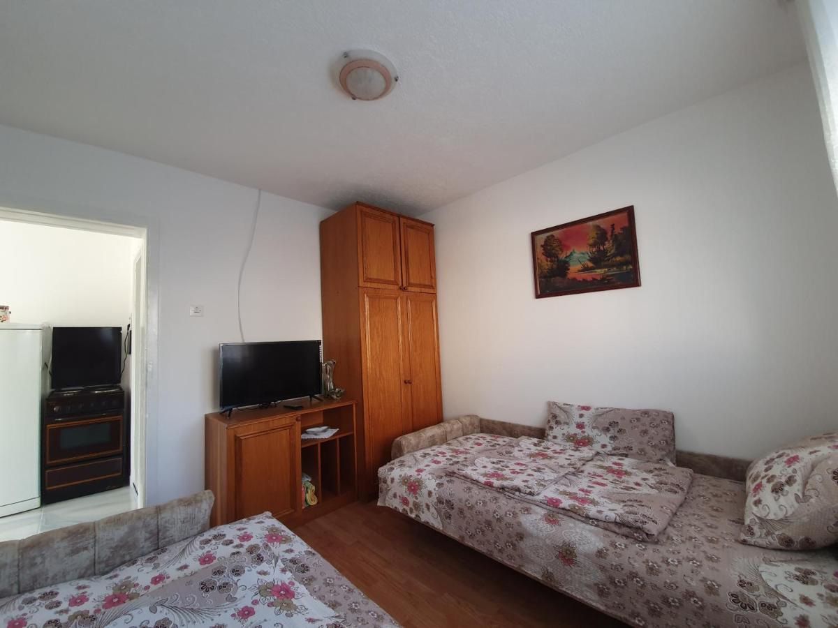 Caričin konak - Housity