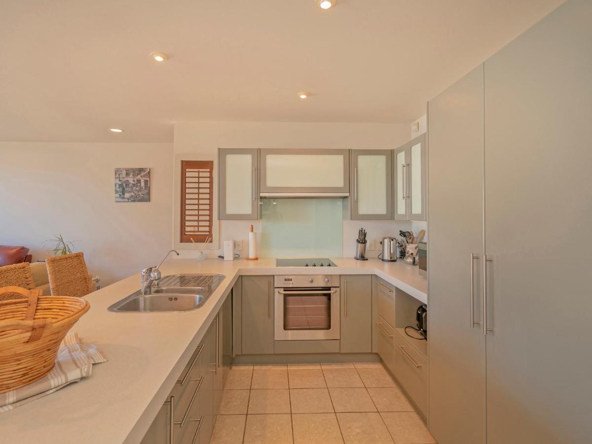Tairua Waterfront Retreat - Tairua Apartment - Housity