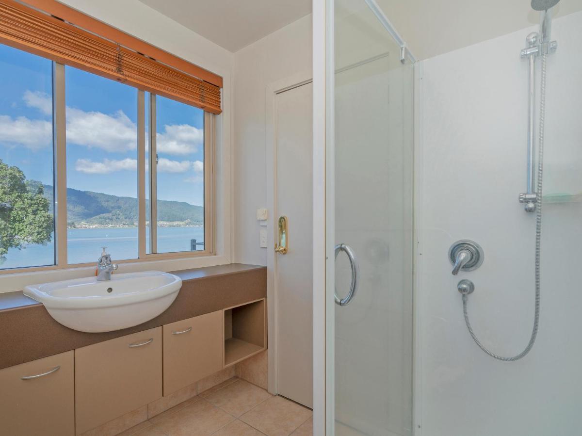 Tairua Waterfront Retreat - Tairua Apartment - Housity
