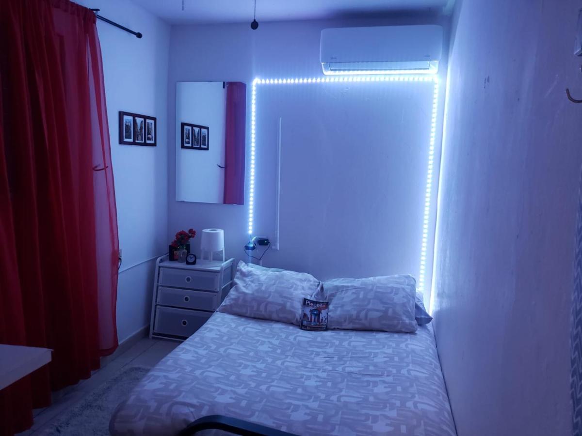 Aché Tropical Studio@white-Red - Housity