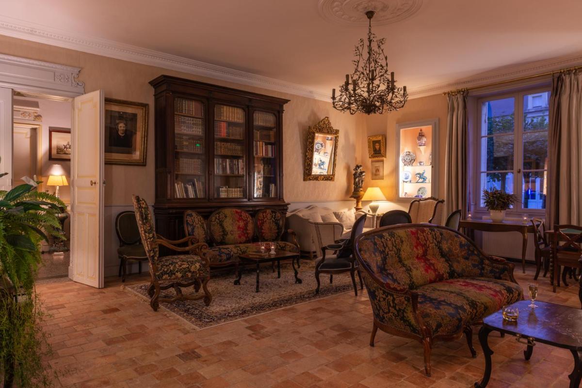 Coin salon dans l'établissement Le Domaine de Mestré, The Originals Relais
