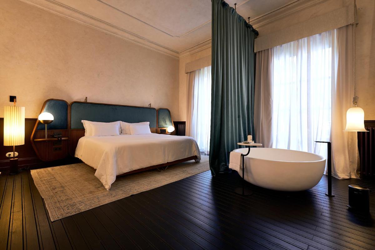 Cama o camas de una habitación en Can Bordoy Grand House Hotel GL Preferred Hotel