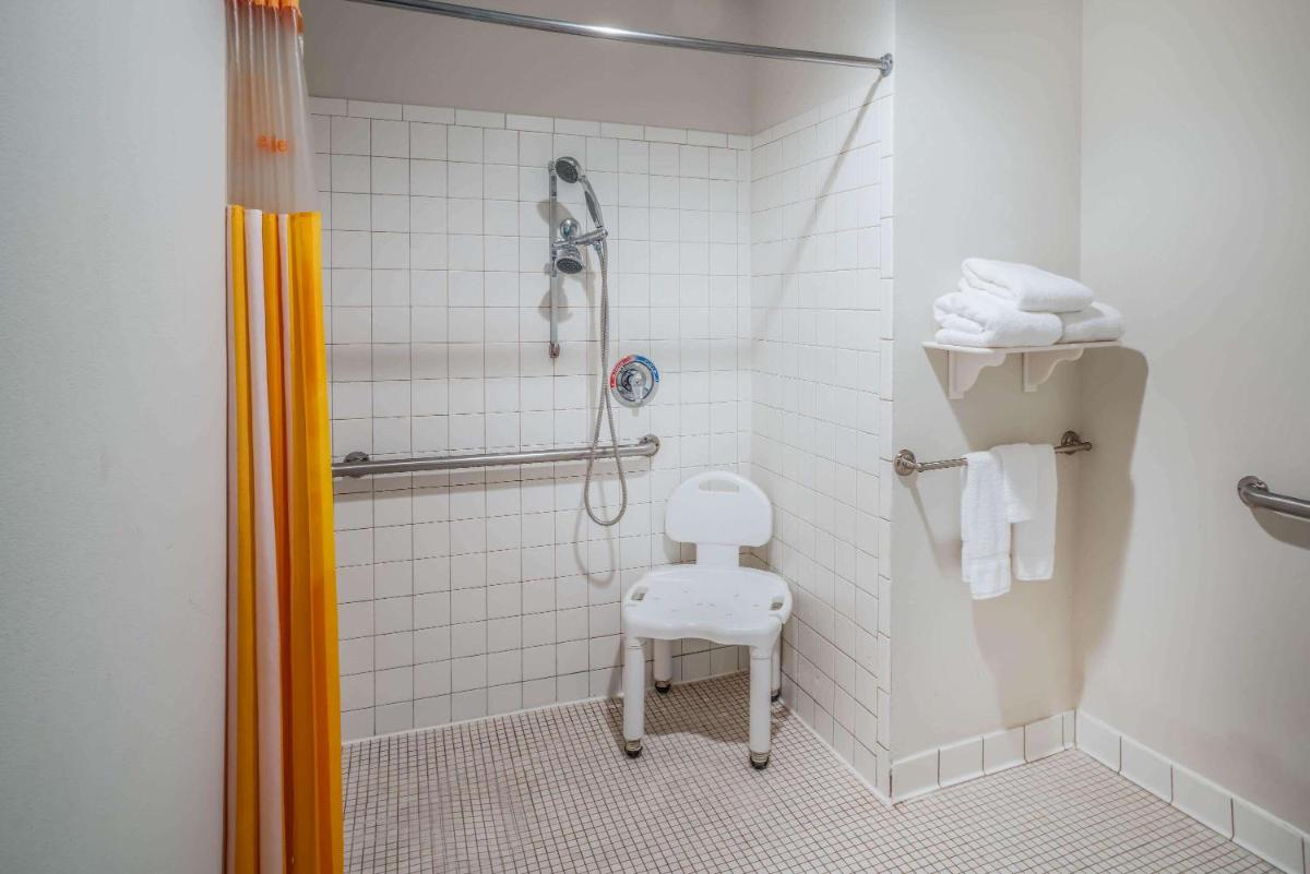 La Quinta by Wyndham Nashville Franklin - Housity