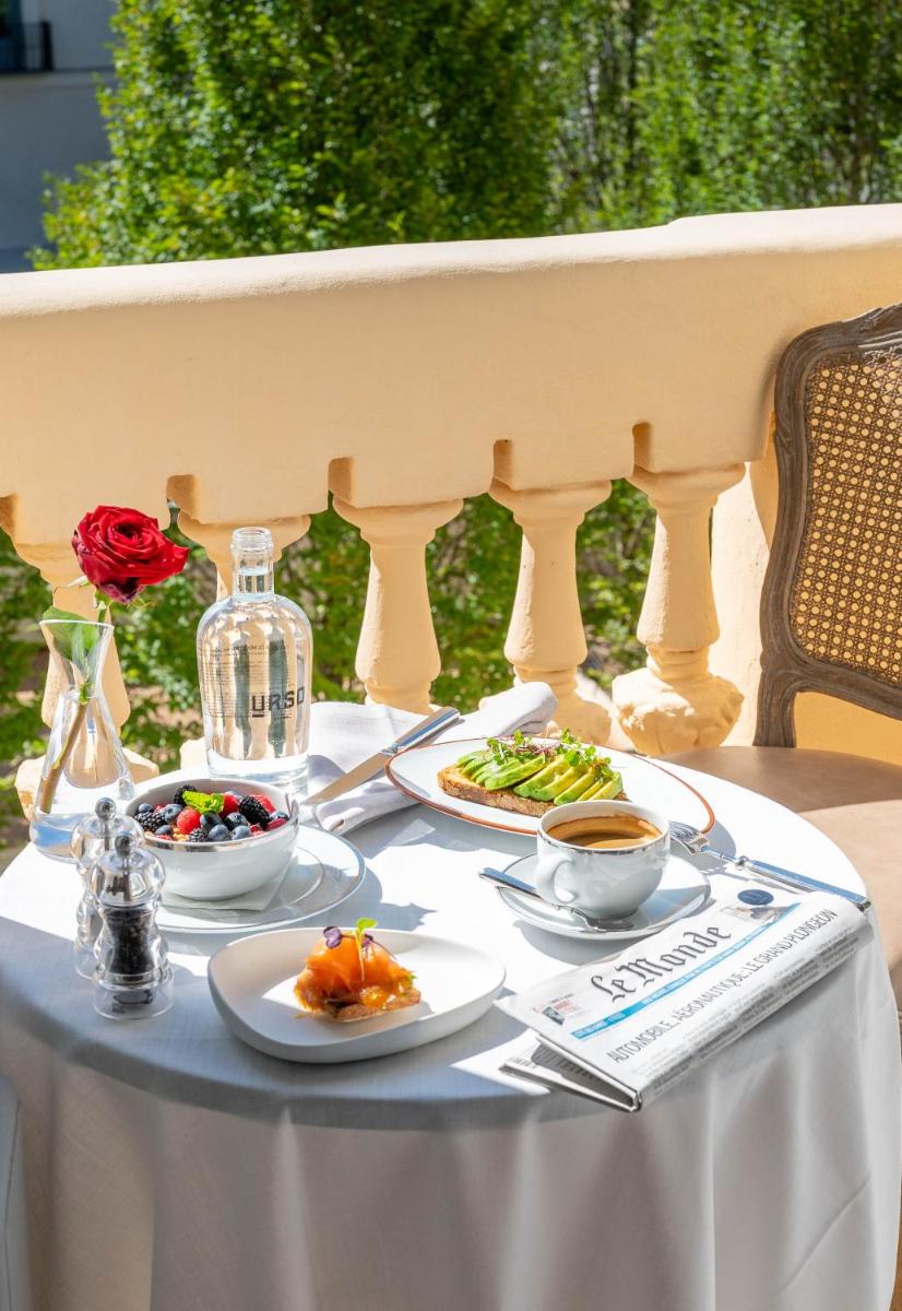 Comida en o cerca de este hotel