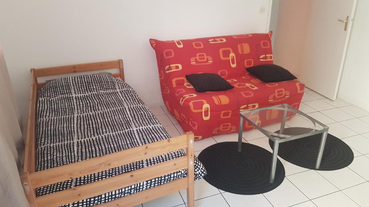 appartement simple entier avec cour pour 2 a 7 personnes - Housity