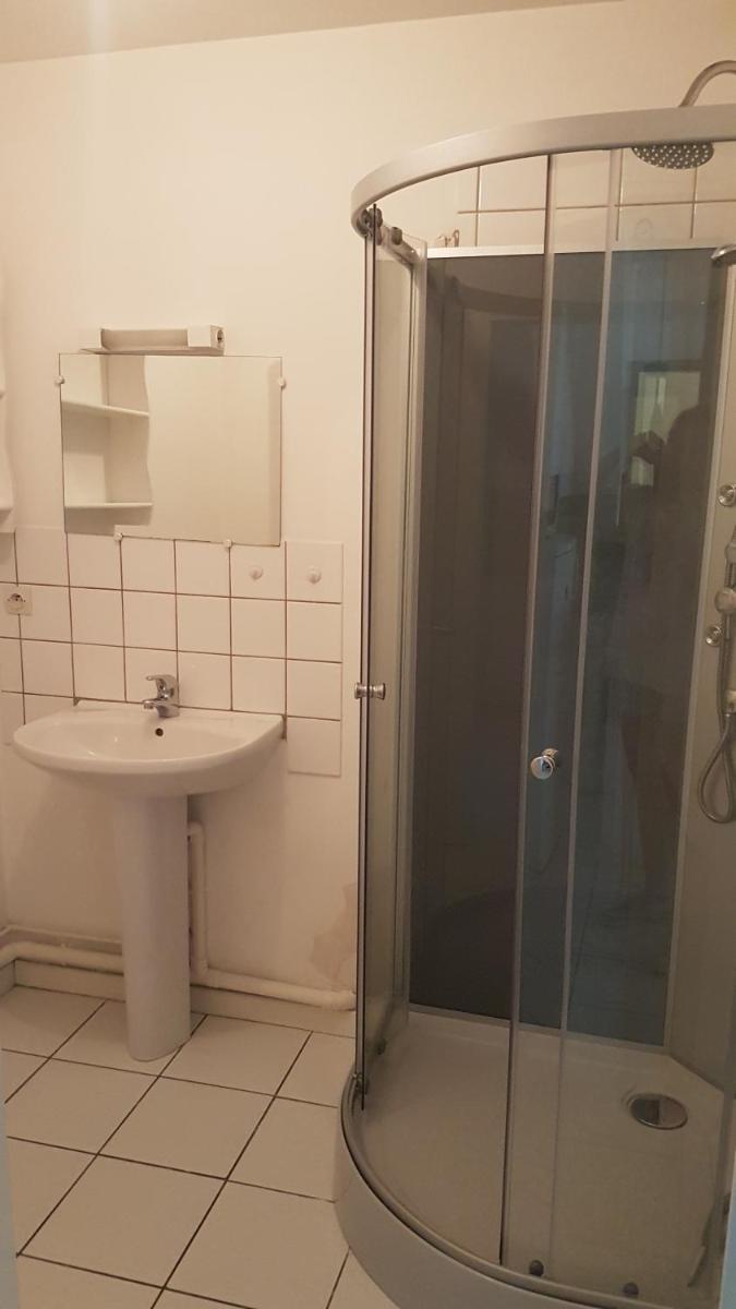 appartement simple entier avec cour pour 2 a 7 personnes - Housity