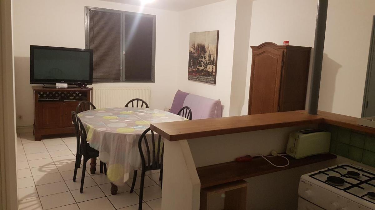 appartement simple entier avec cour pour 2 a 7 personnes - Housity