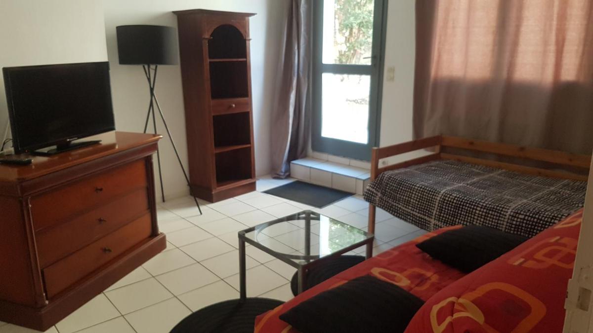 appartement simple entier avec cour pour 2 a 7 personnes - Housity