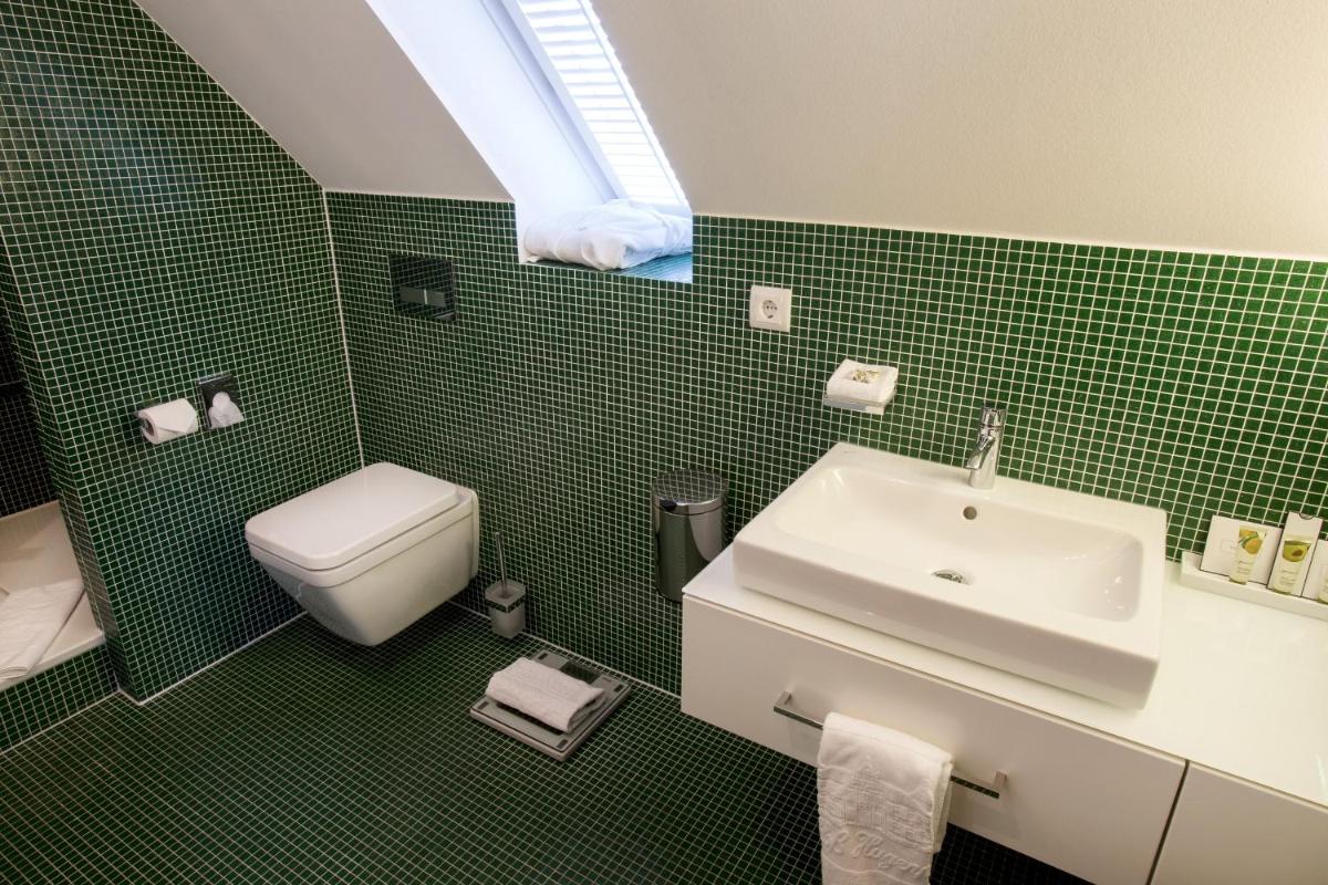 Ein Badezimmer in der Unterkunft Schlosshotel Hugenpoet