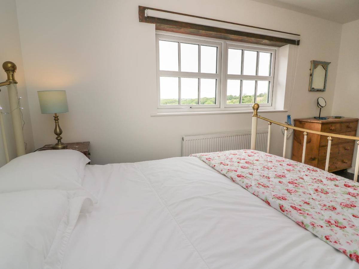 Blaenffynnon Bach - Housity