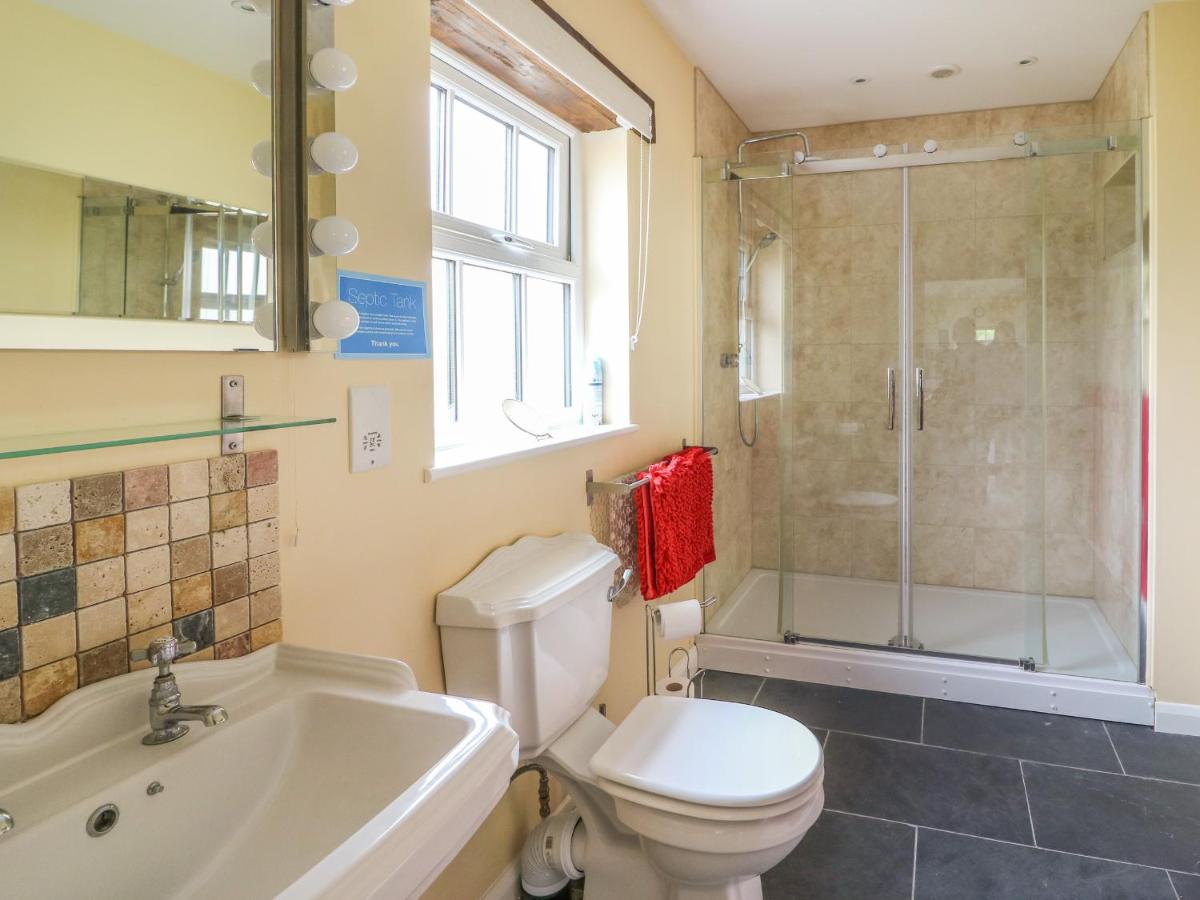 Blaenffynnon Bach - Housity