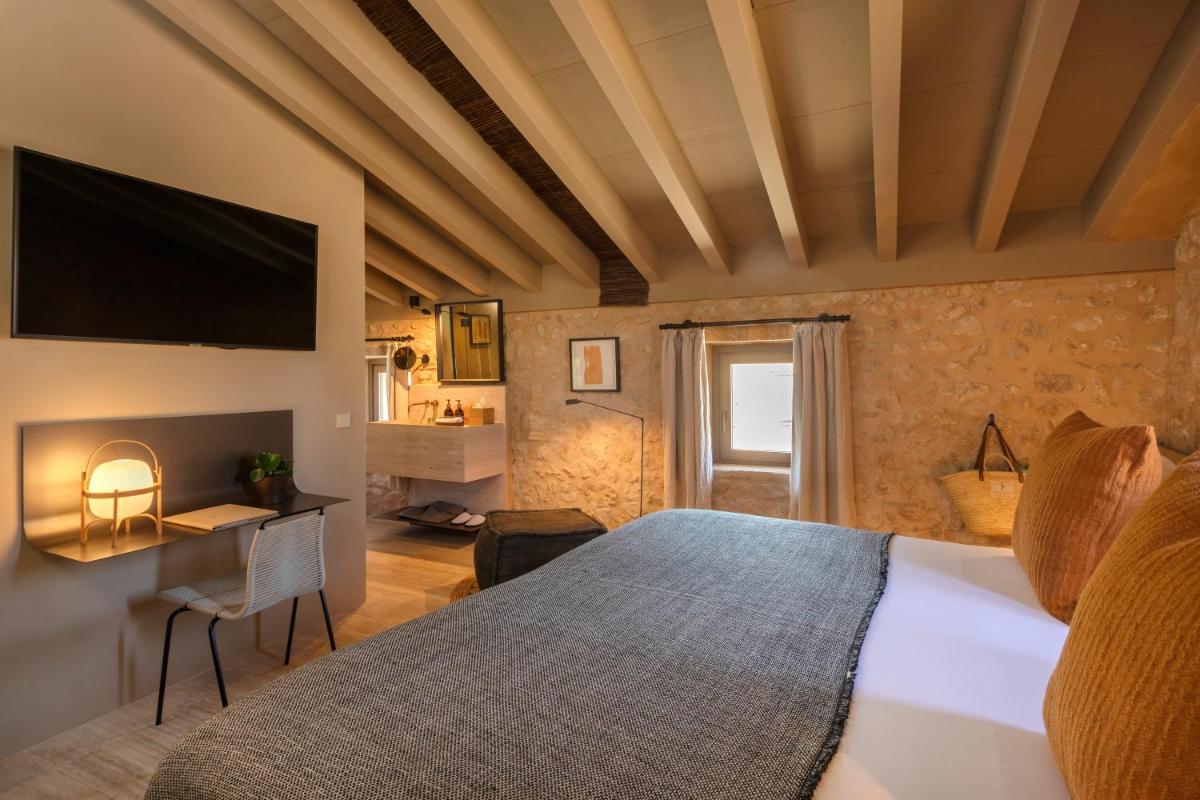Cama o camas de una habitación en Can Aulí Luxury Retreat - Adults Only