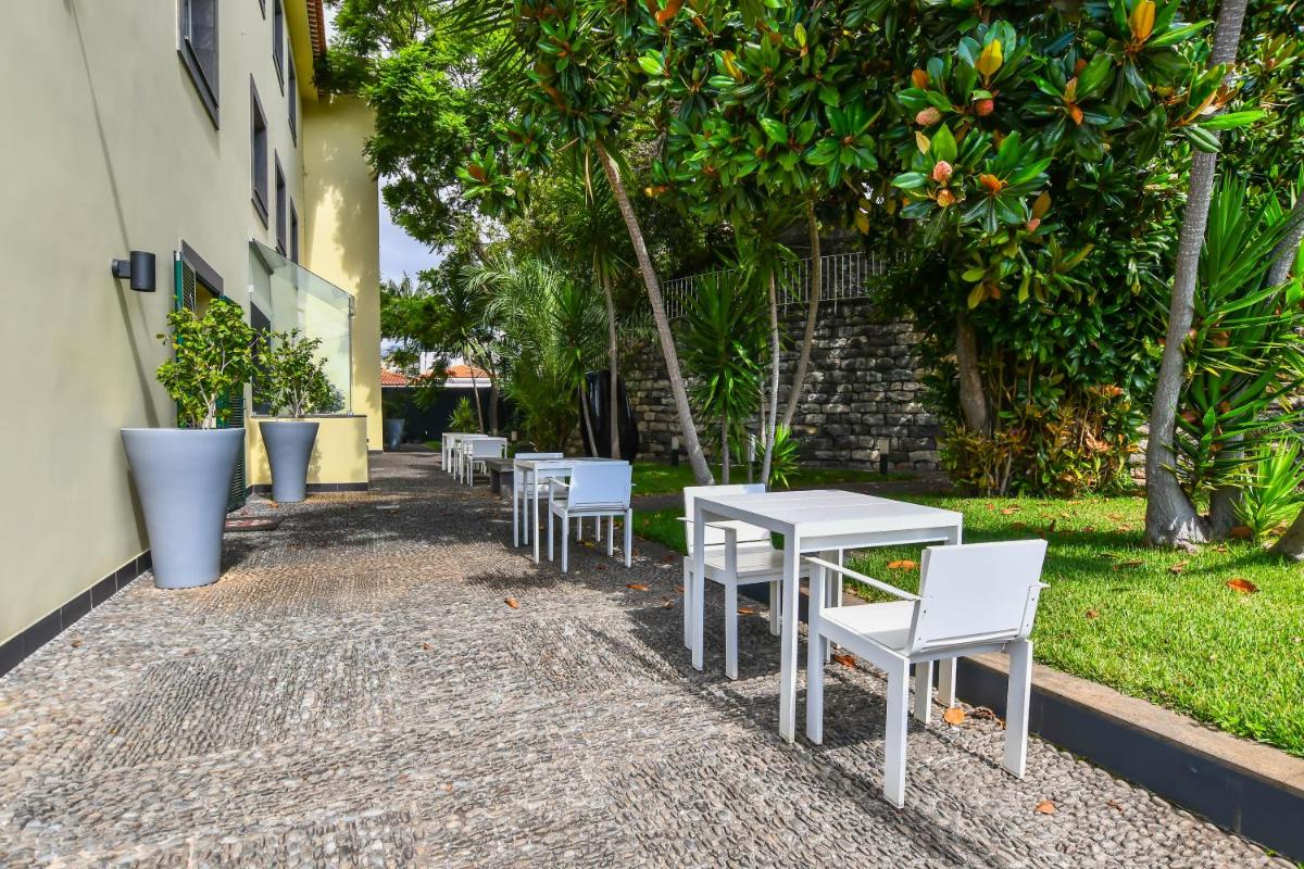 Um jardim no exterior de Quinta Mirabela - Design Hotel
