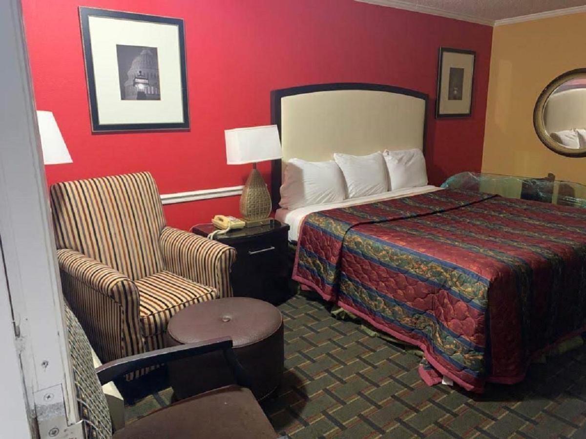Stay Express Inn & Suites Demopolis - Housity