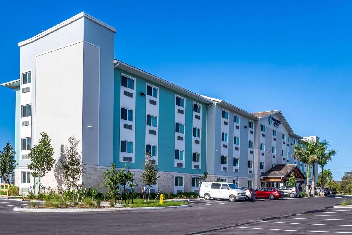 WoodSpring Suites Naples West - Housity