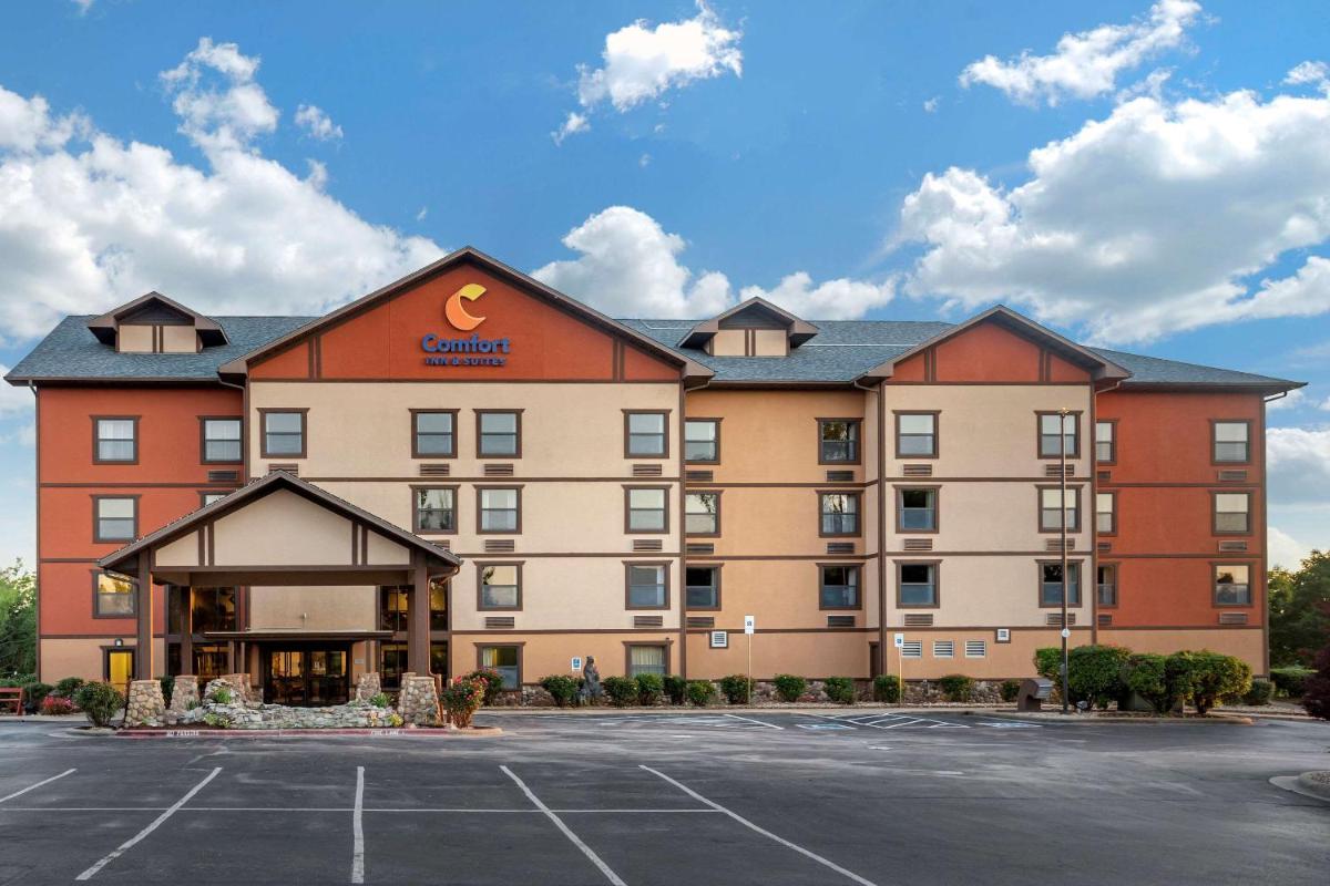 Comfort Inn & Suites Branson Meadows - Housity